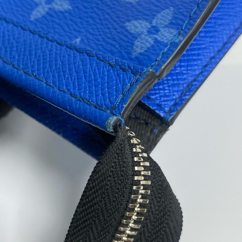 Louis Vuitton • Gaston 經典藍色老花斜背包-11