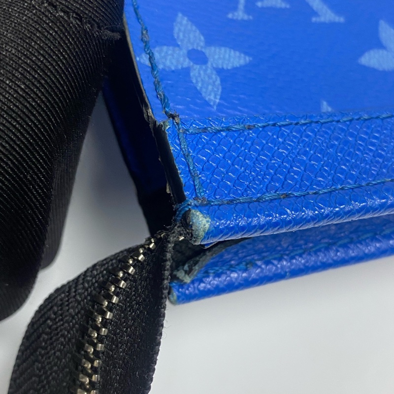 Louis Vuitton • Gaston 經典藍色老花斜背包-14