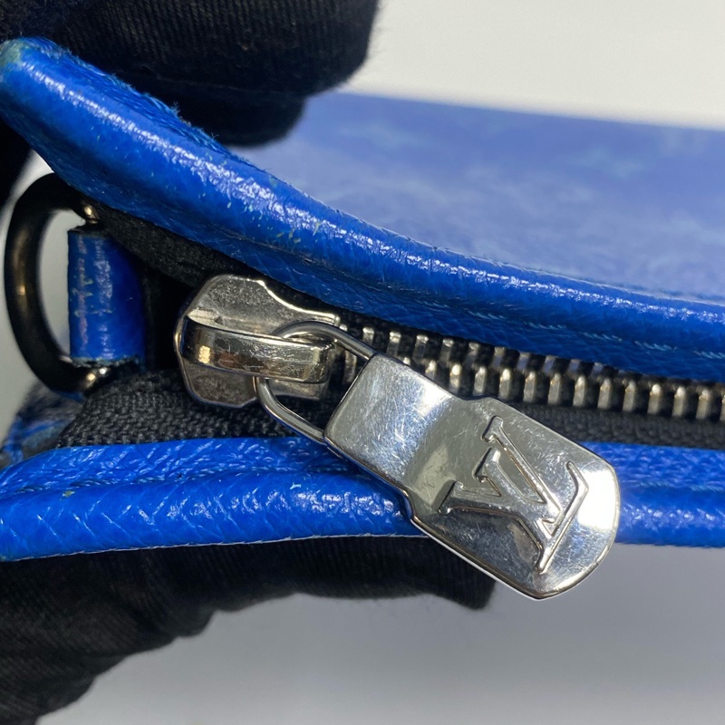 Louis Vuitton • Gaston 經典藍色老花斜背包-17