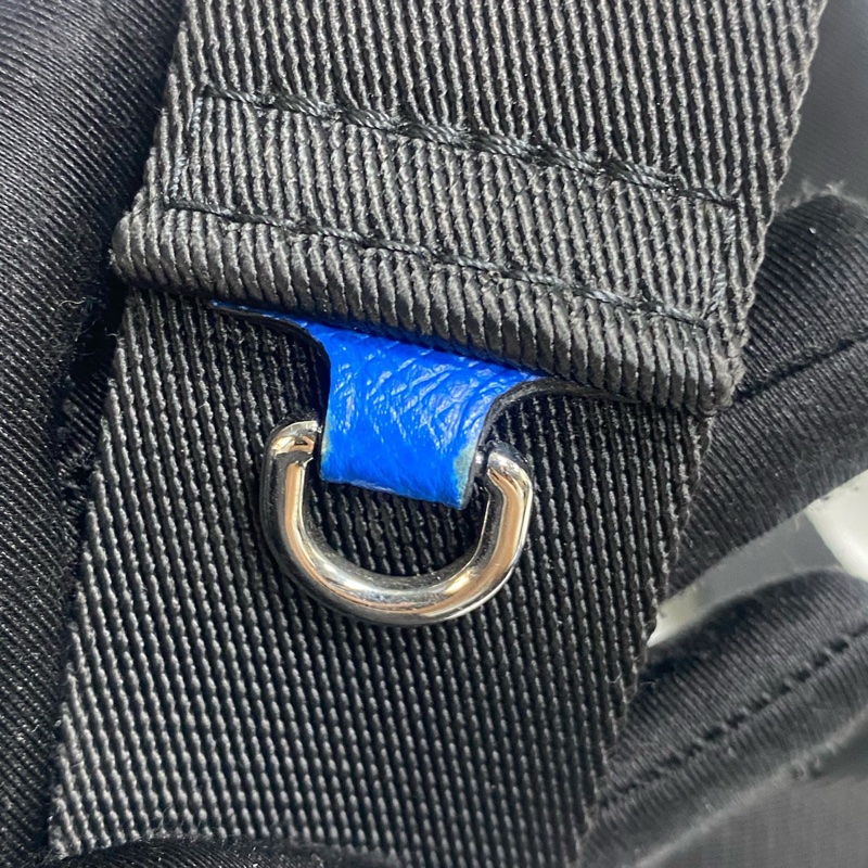 Louis Vuitton • Gaston 經典藍色老花斜背包-26