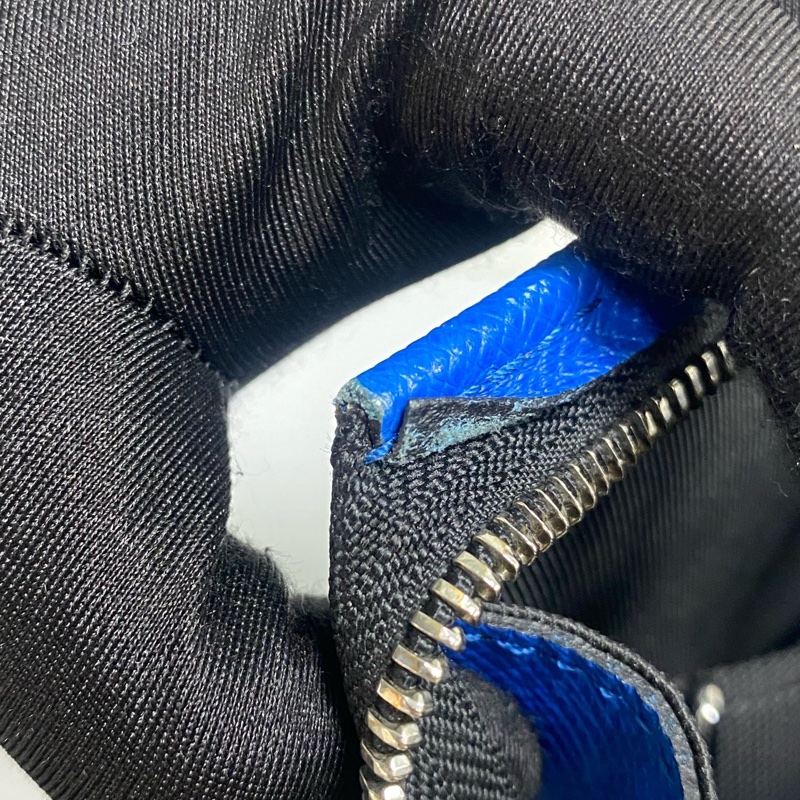 Louis Vuitton • Gaston 經典藍色老花斜背包-28