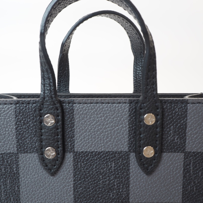 LV日落系列棋盤格琴譜斜背包-17