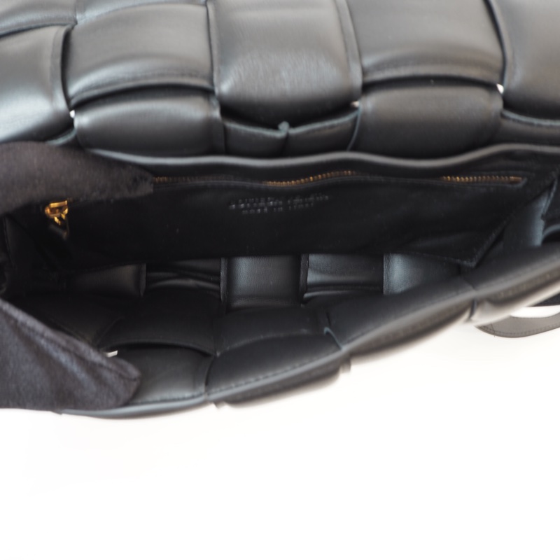 BV黑羊皮Casselle15格大編織枕頭包-4