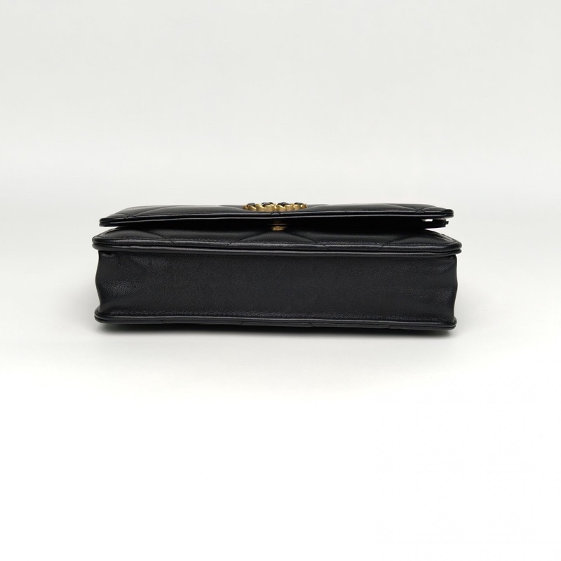 CHANEL 19BAG吸扣WOC19cm黑色羊皮30開金銀扣-3