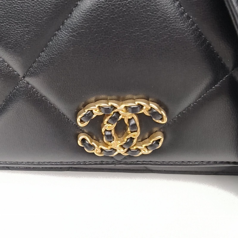 CHANEL 19BAG吸扣WOC19cm黑色羊皮30開金銀扣-4