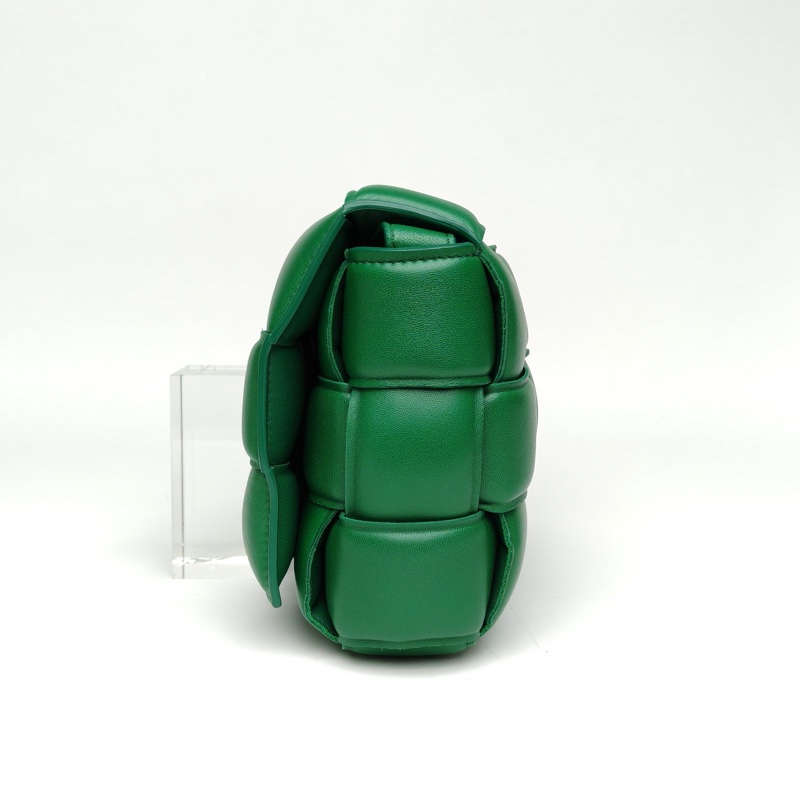 BOTTEGA VENETA CassettePadded加襯中號26綠色羊皮-1