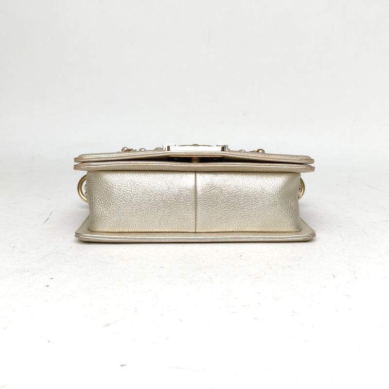 CHANEL Leboy小號金色牛皮27開金扣山茶花限量款-3