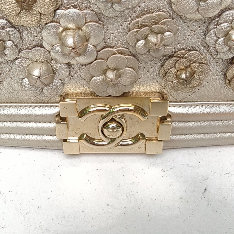 CHANEL Leboy小號金色牛皮27開金扣山茶花限量款-4