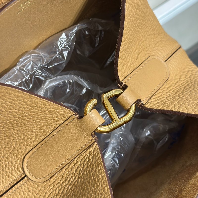HERMES In the loop 23 - 餅乾金 W-8