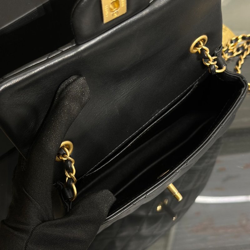 CHANEL 經典口蓋包Mini CF20 - 愛心鍊條黑金-9