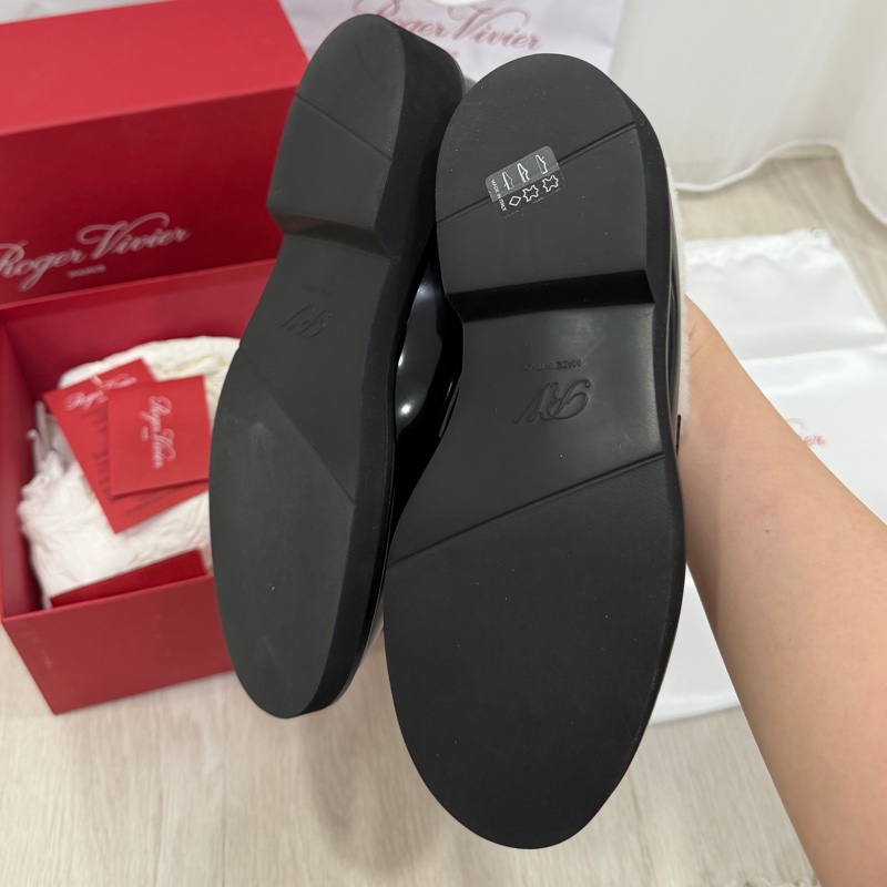 全新 Roger Vivier Viv' Rangers 黑色 金屬釦 漆皮 樂福鞋 36-3