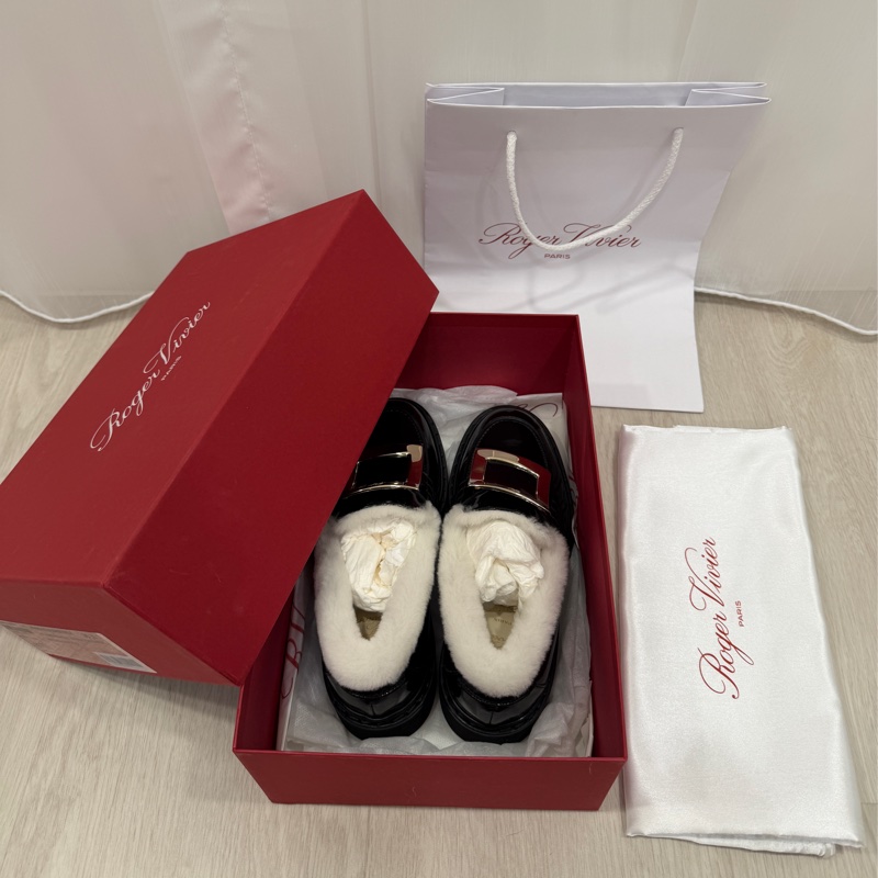 全新 Roger Vivier Viv' Rangers 黑色 金屬釦 漆皮 樂福鞋 36-9