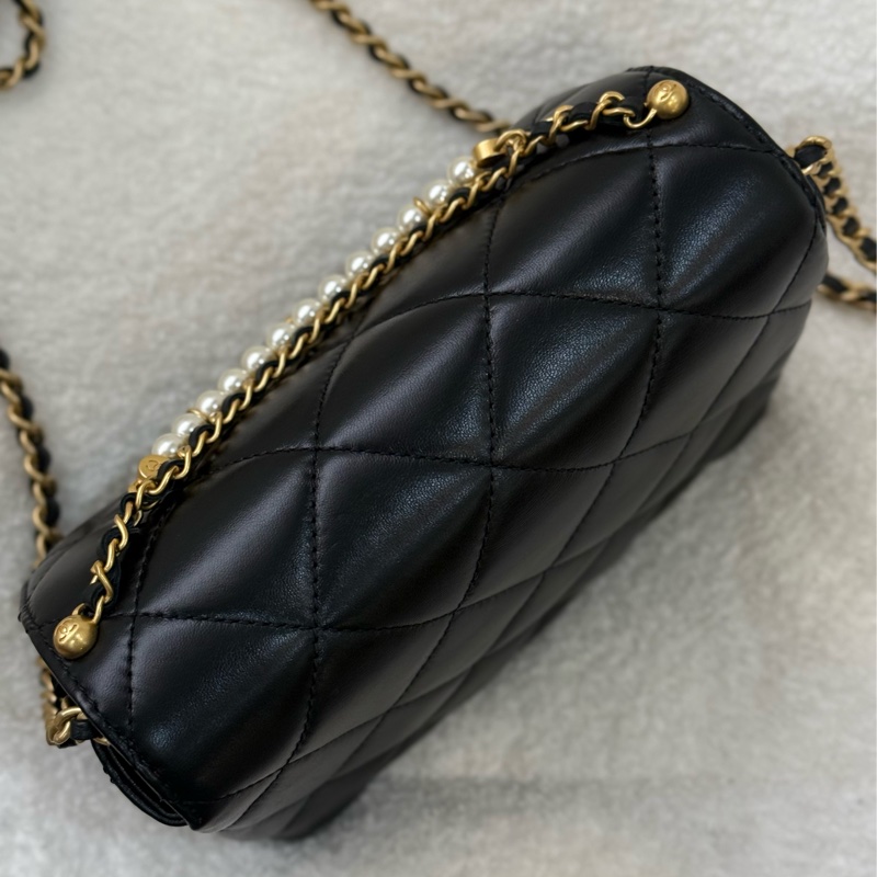 （日本購證🇯🇵全配）Chanel 24A 珍珠水鑽鏈條黑金方胖子 ✨最新晶片款-10