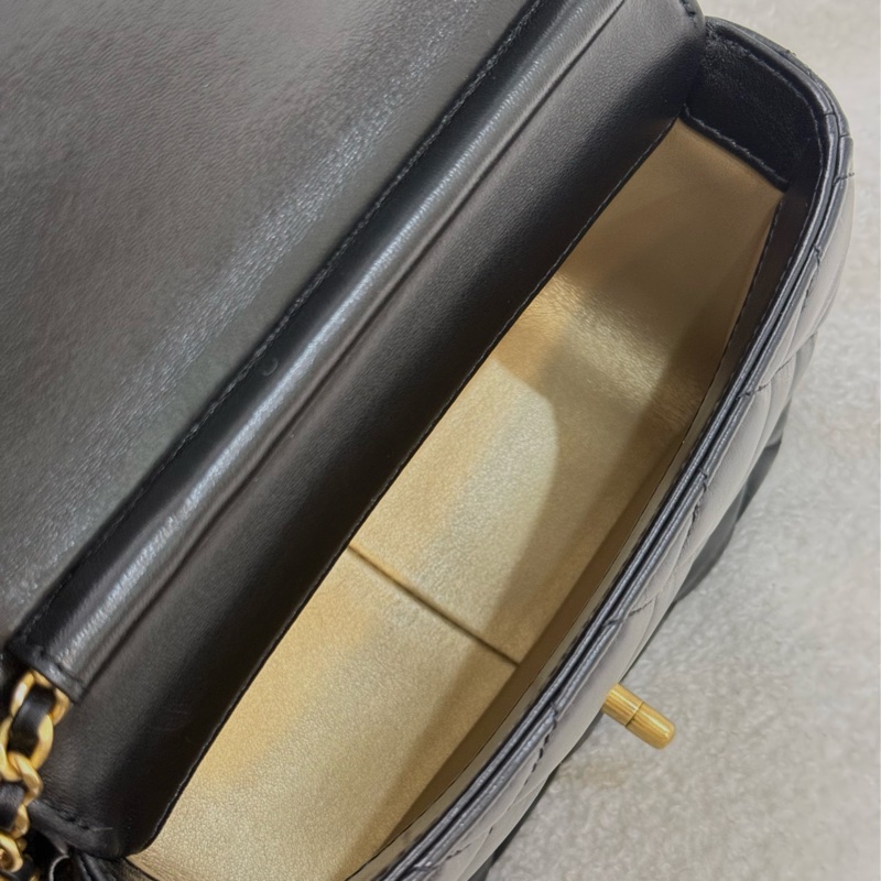 （日本購證🇯🇵全配）Chanel 24A 珍珠水鑽鏈條黑金方胖子 ✨最新晶片款-14