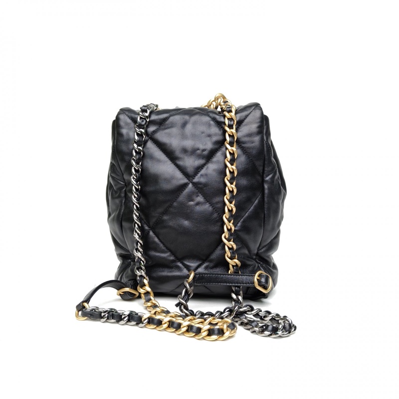 CHANEL 24C19BAG迷你雙肩包黑色羊皮晶片開金銀扣-1