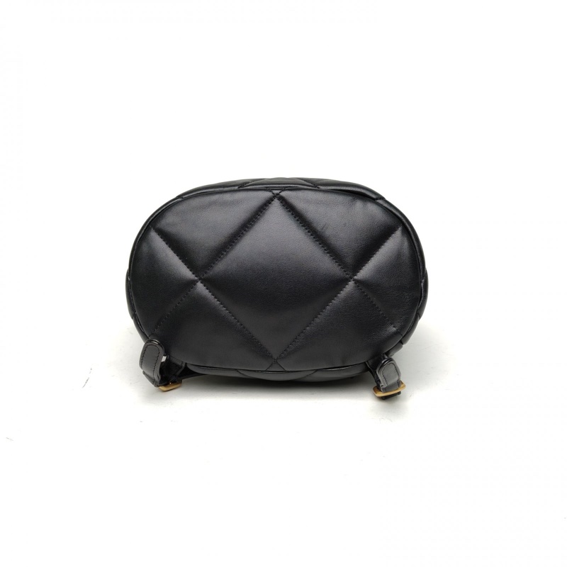 CHANEL 24C19BAG迷你雙肩包黑色羊皮晶片開金銀扣-2