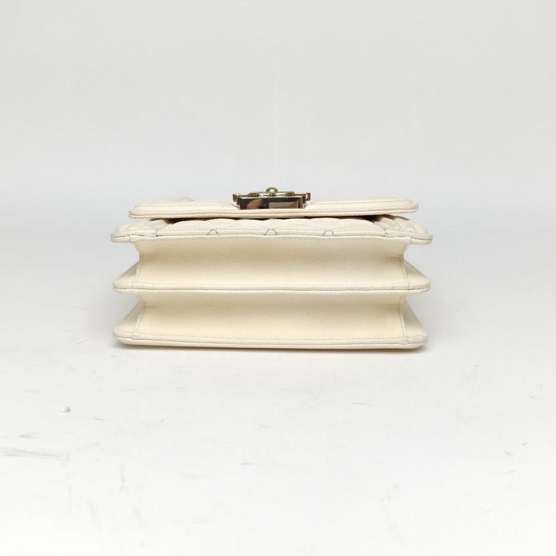 CHANEL Leboy豎版白色荔枝牛皮29開金扣-3