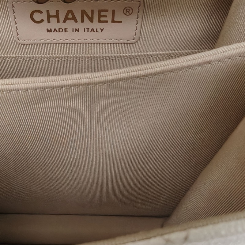 CHANEL Leboy豎版白色荔枝牛皮29開金扣-5