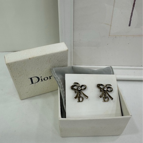 Dior蝴蝶夫人小秀款耳環