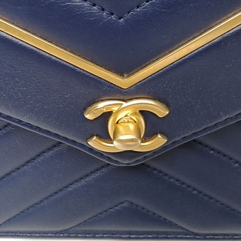 CHANEL 藍色牛皮24開金扣信封包單肩包-5