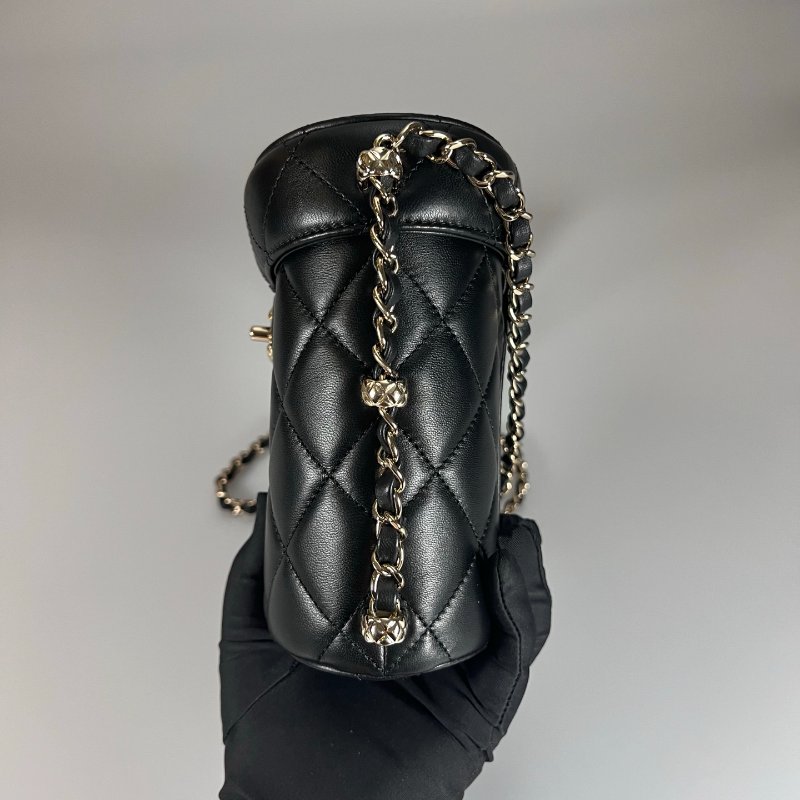 CHANEL 口蓋化妝包羊皮黑 晶片款-2