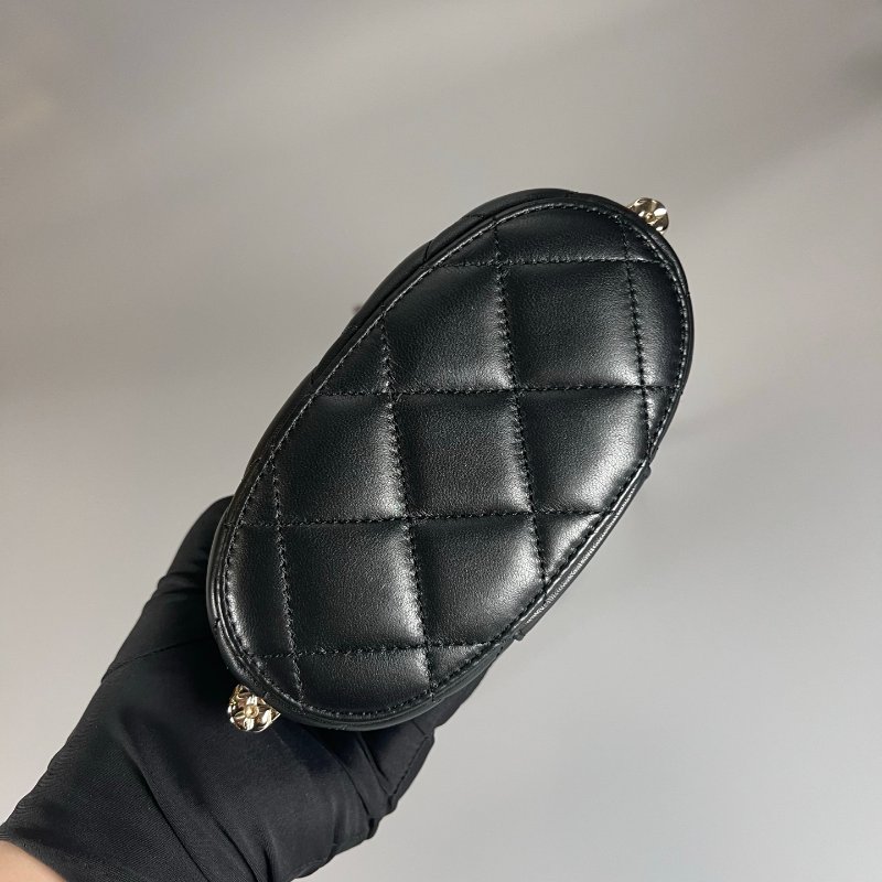 CHANEL 口蓋化妝包羊皮黑 晶片款-5
