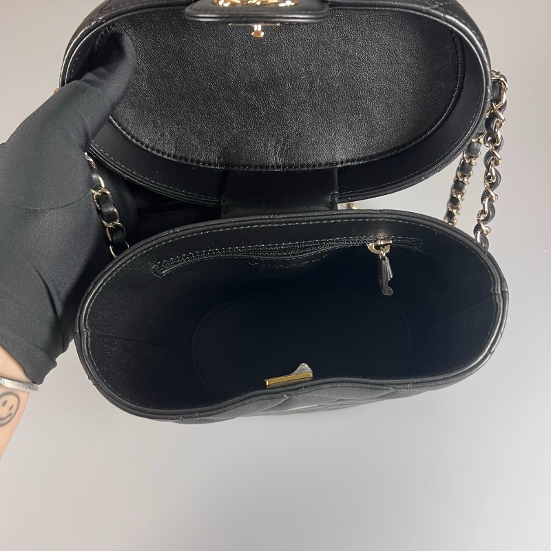 CHANEL 口蓋化妝包羊皮黑 晶片款-6