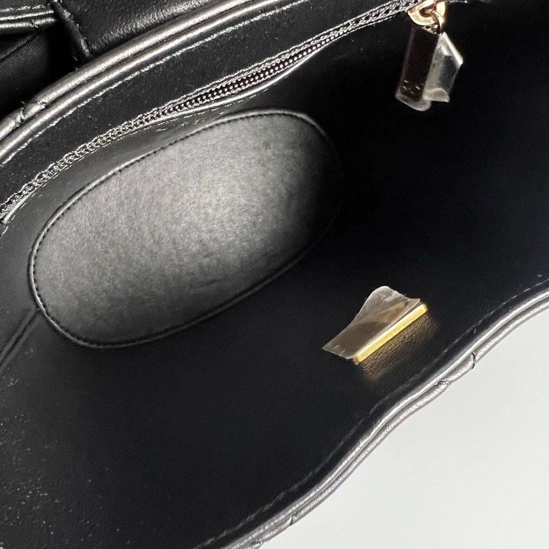 CHANEL 口蓋化妝包羊皮黑 晶片款-7