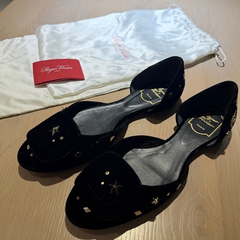 Roger Vivier 黑色絨面平底鞋(38.5)