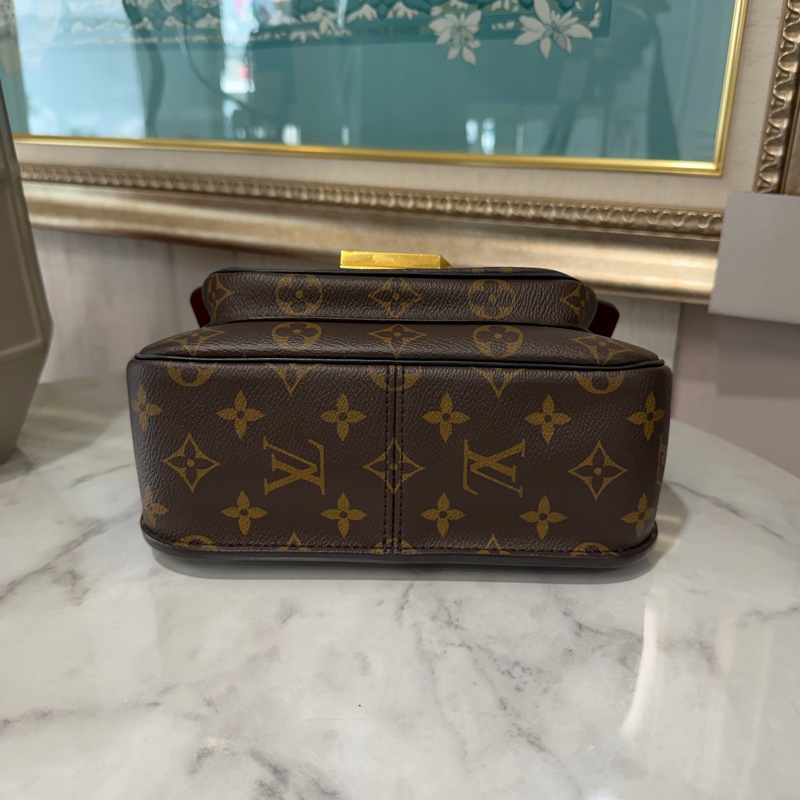 LV 原花Passy金釦下蓋肩斜背郵差包M45592-2