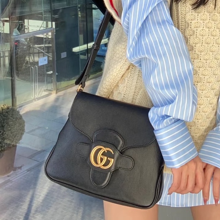 全網最低價🥹Gucci古馳黑金全皮雙G扣郵差包單肩斜挎包-0