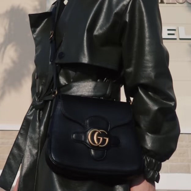 全網最低價🥹Gucci古馳黑金全皮雙G扣郵差包單肩斜挎包-1