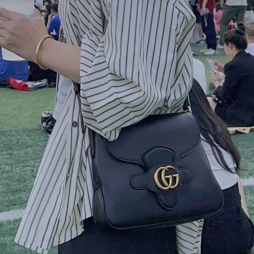 全網最低價🥹Gucci古馳黑金全皮雙G扣郵差包單肩斜挎包-3