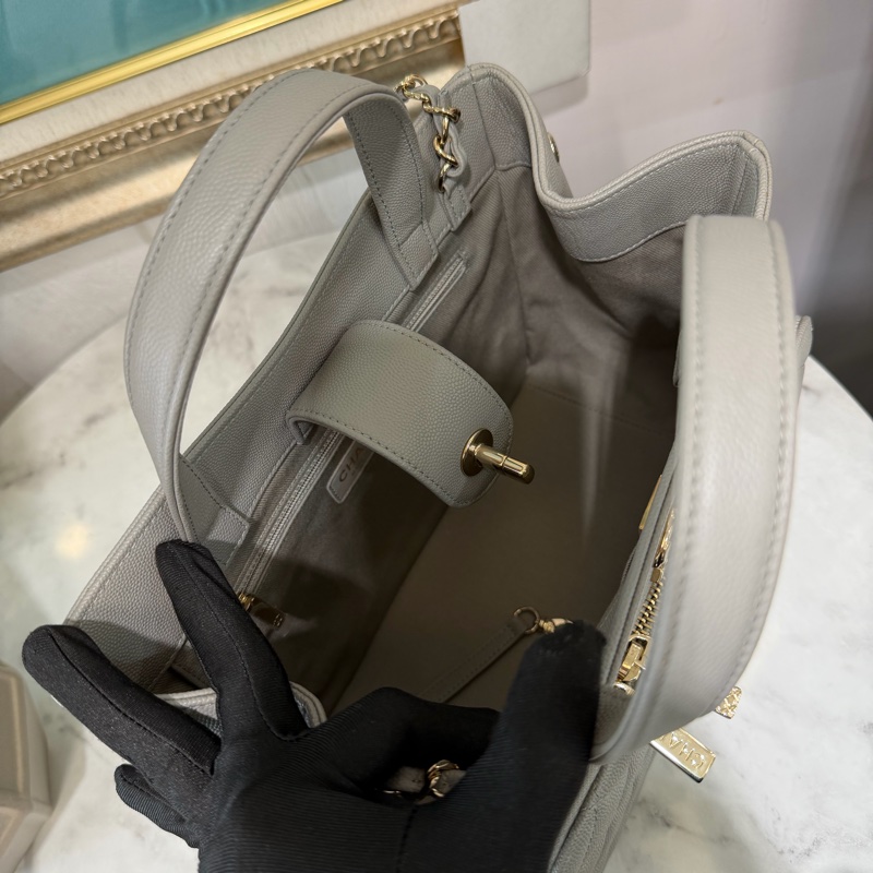 Chanel 淺灰荔枝牛皮菱格紋淡金釦前ㄇ拉口袋手提肩斜背包A93750-5