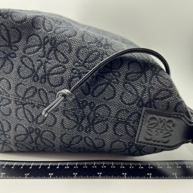 LOEWE Cubi Anagram 提花腋下包-6