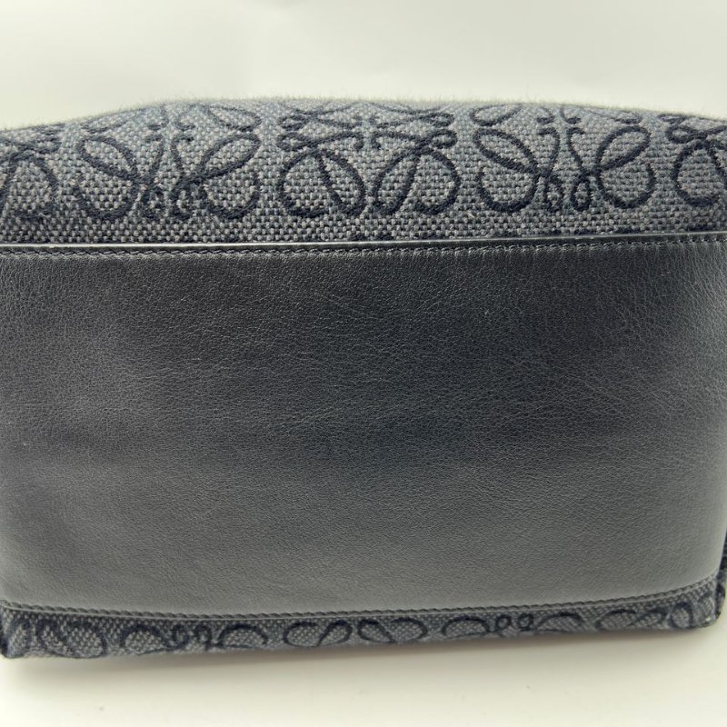 LOEWE Cubi Anagram 提花腋下包-11