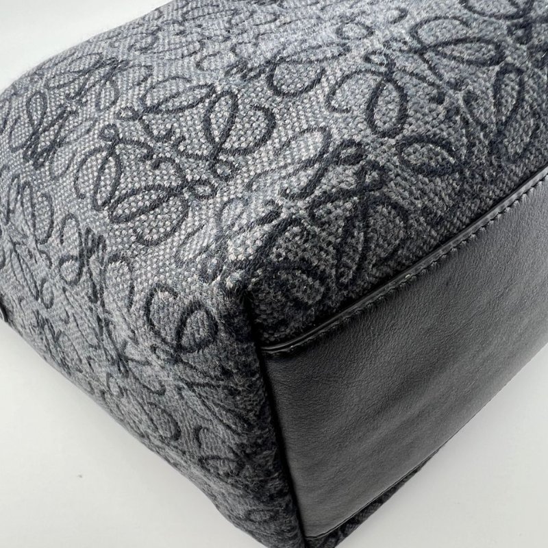 LOEWE Cubi Anagram 提花腋下包-12