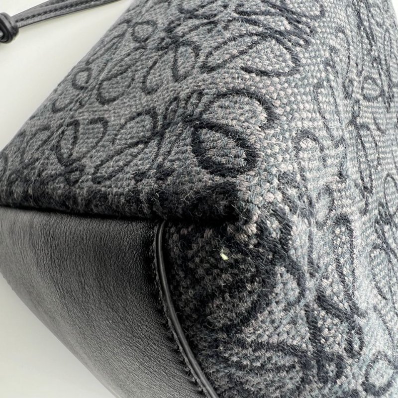 LOEWE Cubi Anagram 提花腋下包-13