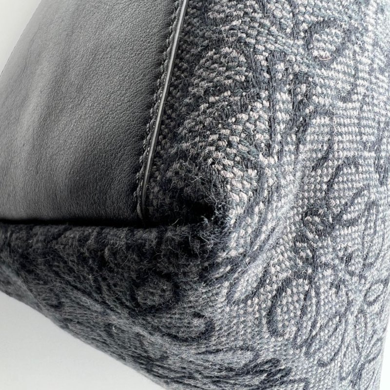 LOEWE Cubi Anagram 提花腋下包-14