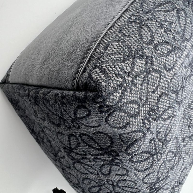 LOEWE Cubi Anagram 提花腋下包-15