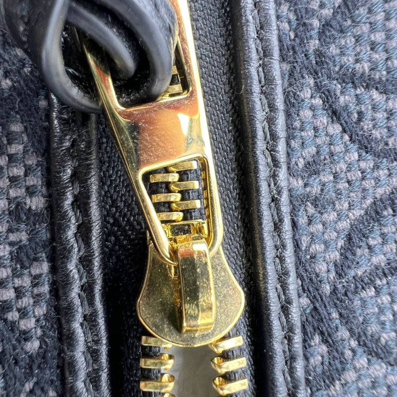 LOEWE Cubi Anagram 提花腋下包-17