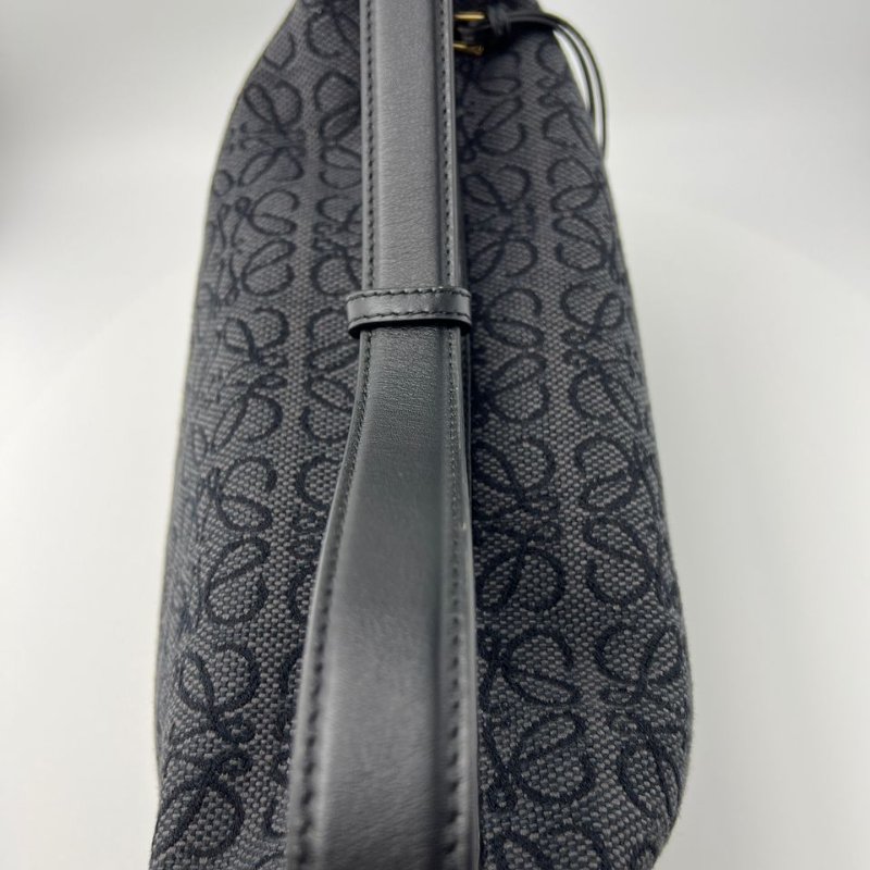 LOEWE Cubi Anagram 提花腋下包-19