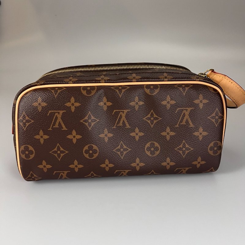 LV M44494/晶片款 老花手拿盥洗包-1