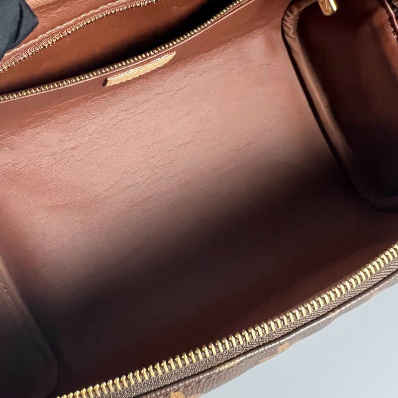 LV M44494/晶片款 老花手拿盥洗包-5