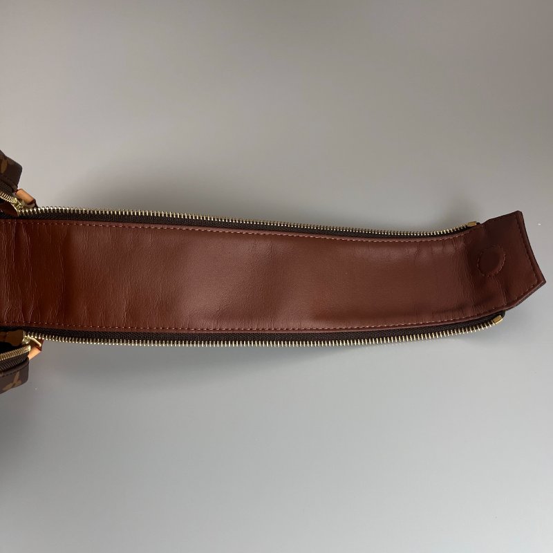 LV M44494/晶片款 老花手拿盥洗包-8