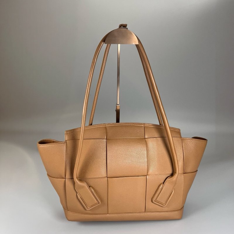 BV 晶片款 棕色ARCO GM 單肩背包-1