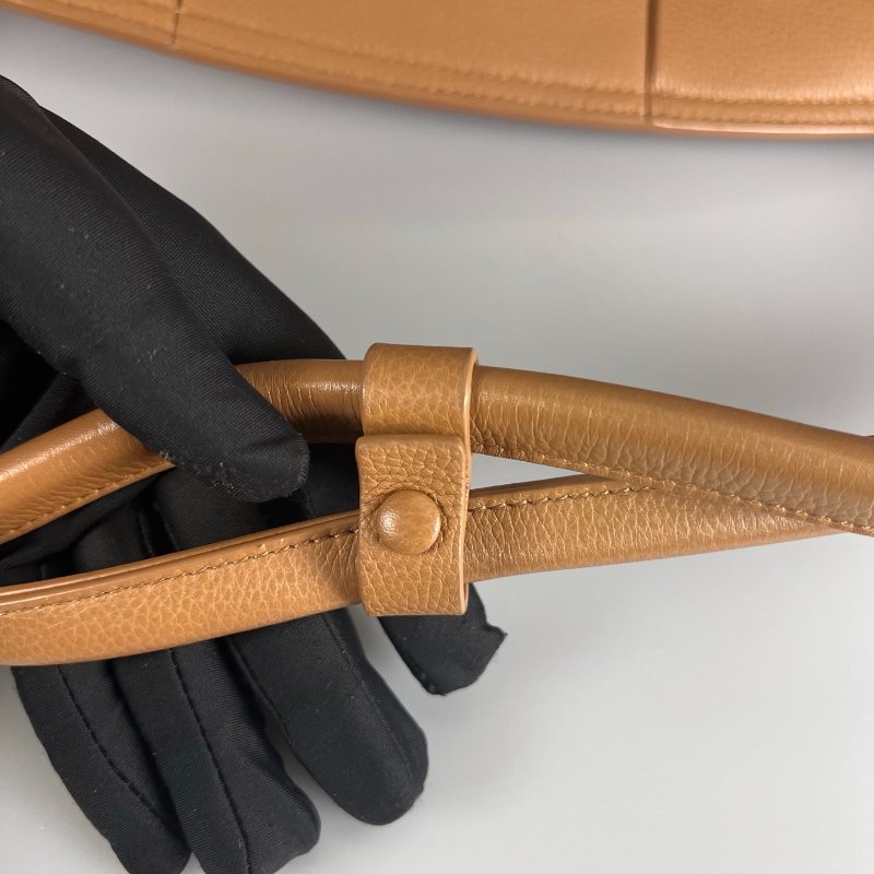 BV 晶片款 棕色ARCO GM 單肩背包-8