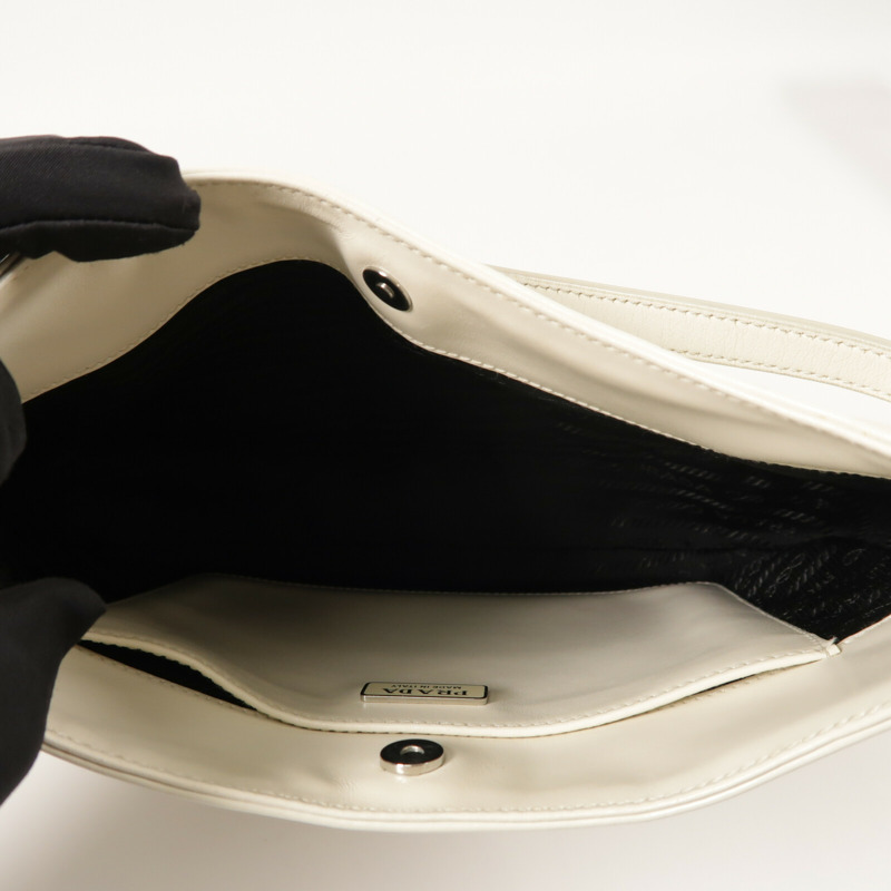 PRADA 牛皮皮革Cleo銀扣肩背袋-8