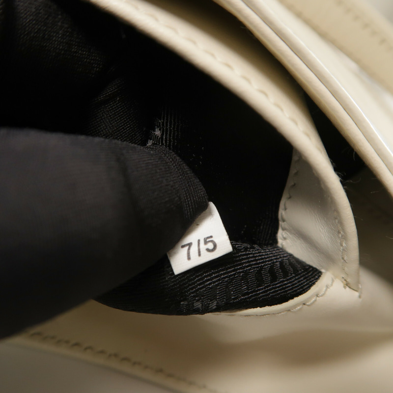 PRADA 牛皮皮革Cleo銀扣肩背袋-10