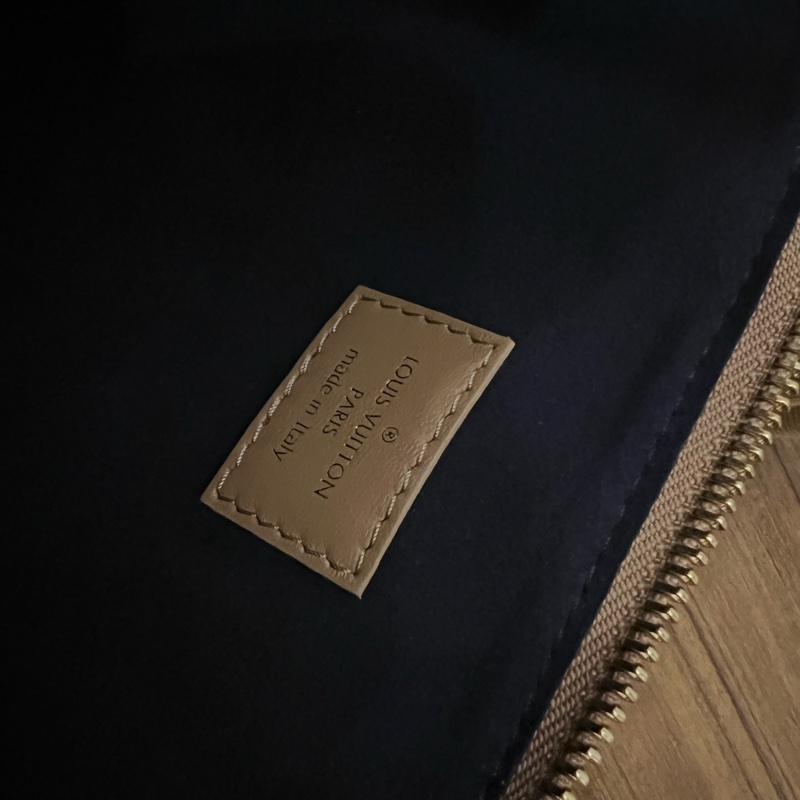 路易威登 Coussin PM 肩背包 M21263 Monogram 皮革米色-2